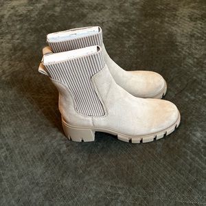 Steve Madden Hitch Sand Suede Boots